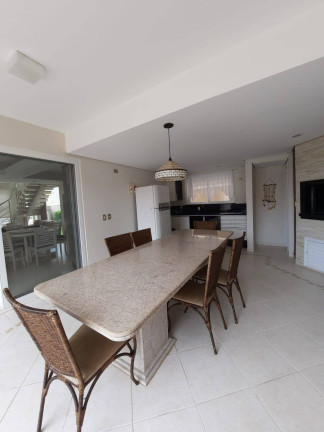 Imagem Casa com 4 Quartos para Temporada, 222 m² em Bombas - Bombinhas