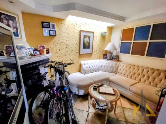 Imagem Casa com 3 Quartos à Venda, 177 m² em Jardim Das Américas - Curitiba Imagem Casa com 3 Quartos à Venda, 177 m² em Jardim Das Américas - Curitiba