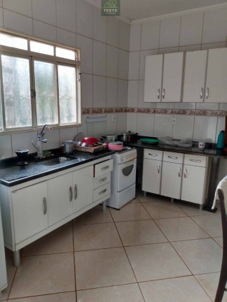 Imagem Casa com 2 Quartos à Venda, 250 m²