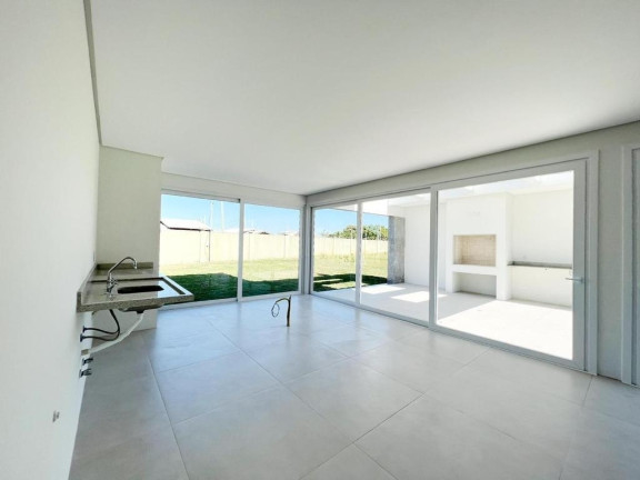 Imagem Casa com 4 Quartos à Venda, em Centro - Xangri-lá Imagem Casa com 4 Quartos à Venda, em Centro - Xangri-lá
