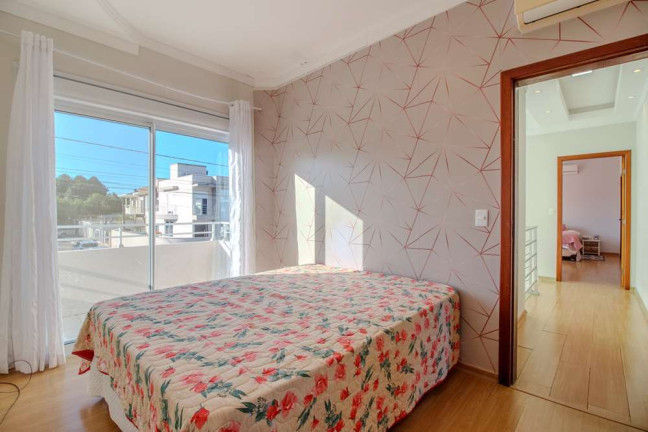 Imagem Casa com 4 Quartos à Venda, 260 m² em São João Do Rio Vermelho - Florianópolis Imagem Casa com 4 Quartos à Venda, 260 m² em São João Do Rio Vermelho - Florianópolis
