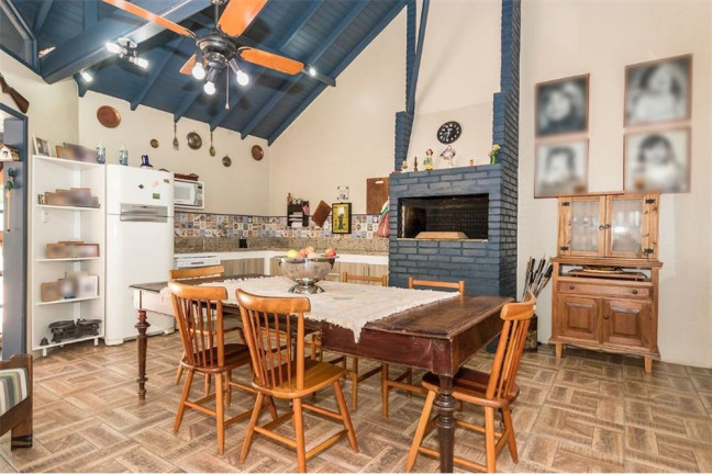 Imagem Casa com 4 Quartos à Venda, 525 m² em Jardim Sabará - Porto Alegre Imagem Casa com 4 Quartos à Venda, 525 m² em Jardim Sabará - Porto Alegre