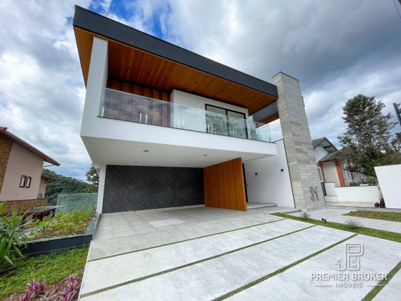 Imagem Casa com 4 Quartos à Venda, 330 m² em Várzea - Teresópolis