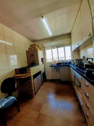 Imagem Casa com 3 Quartos à Venda, 245 m² em Jardim Sabará - Porto Alegre Imagem Casa com 3 Quartos à Venda, 245 m² em Jardim Sabará - Porto Alegre