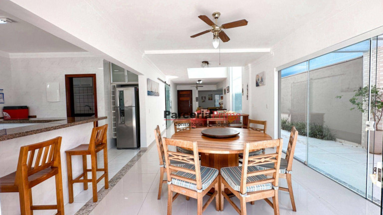 Imagem Casa com 6 Quartos à Venda, 335 m² em Riviera Módulo 21 - Bertioga Imagem Casa com 6 Quartos à Venda, 335 m² em Riviera Módulo 21 - Bertioga