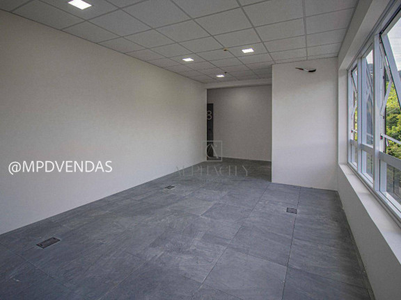 Sala Comercial à Venda, 38 m² em Tamboré - Santana De Parnaíba