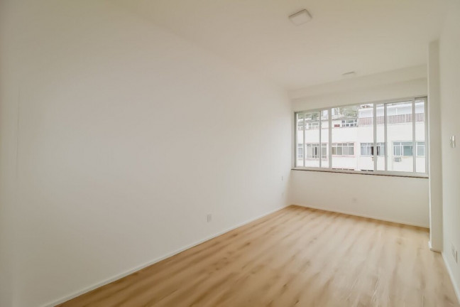 Imagem Imóvel com 2 Quartos à Venda, 106 m² em Copacabana - Rio De Janeiro Imagem Imóvel com 2 Quartos à Venda, 106 m² em Copacabana - Rio De Janeiro