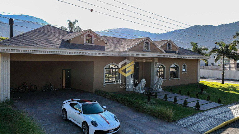 Casa com 3 Quartos à Venda, 328 m² em Casa Branca - Itapema