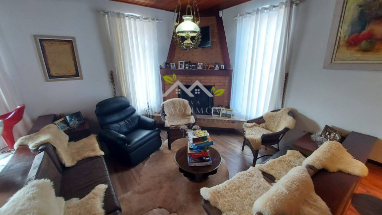 Imagem Casa com 3 Quartos à Venda, 305 m² em Recanto Dubieux - Campos Do Jordão Imagem Casa com 3 Quartos à Venda, 305 m² em Recanto Dubieux - Campos Do Jordão