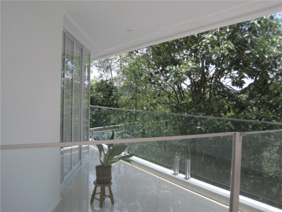 Imagem Casa com 3 Quartos à Venda, 496 m² em Golf Village - Carapicuíba