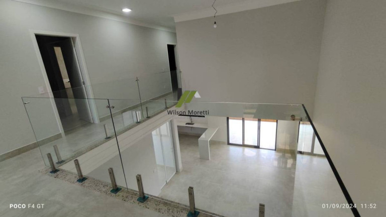 Imagem Casa de Condomínio com 3 Quartos à Venda, 240 m²