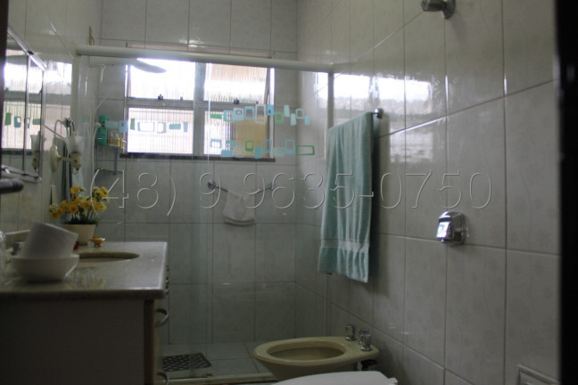 Imagem Casa com 3 Quartos à Venda, 360 m² em Trindade - Florianópolis Imagem Casa com 3 Quartos à Venda, 360 m² em Trindade - Florianópolis