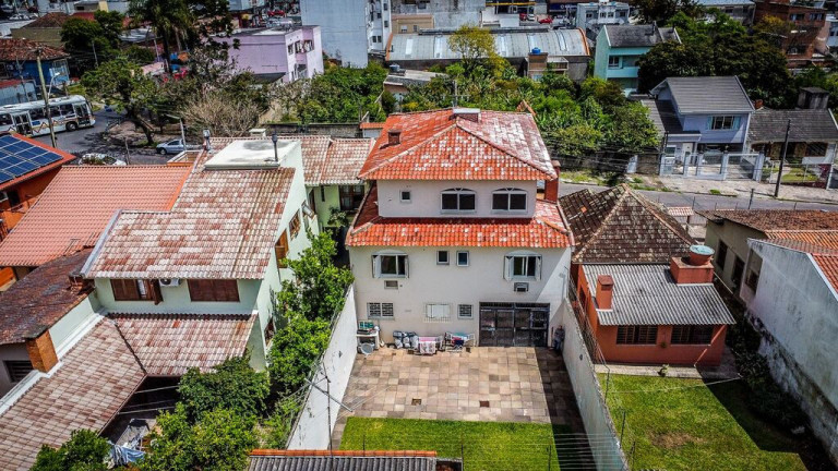 Imagem Casa com 3 Quartos à Venda, 380 m² em Vila Ipiranga - Porto Alegre