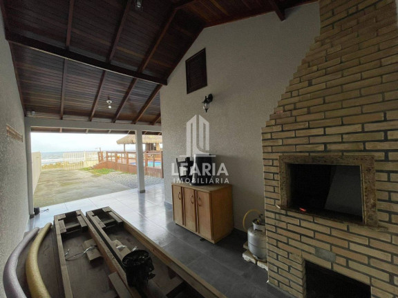 Imagem Casa com 3 Quartos à Venda, 117 m² em Cambiju - Itapoá