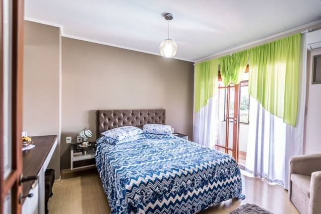 Imagem Imóvel com 4 Quartos à Venda,  em Sarandi - Porto Alegre