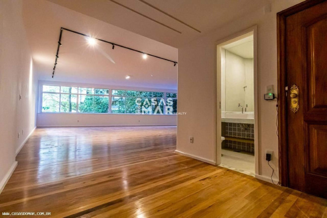 Imagem Imóvel com 4 Quartos à Venda, 330 m² em Copacabana - Rio De Janeiro Imagem Imóvel com 4 Quartos à Venda, 330 m² em Copacabana - Rio De Janeiro