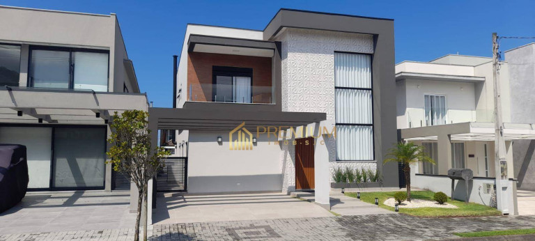 Sobrado com 4 Quartos à Venda, 250 m² em Costa Nova - Caraguatatuba