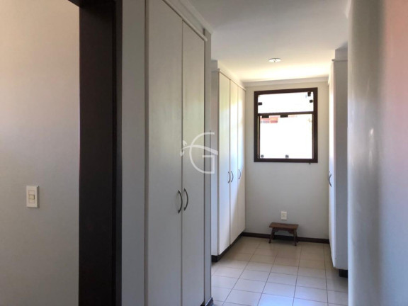 Imagem Casa com 6 Quartos à Venda, 700 m² em América - Joinville Imagem Casa com 6 Quartos à Venda, 700 m² em América - Joinville