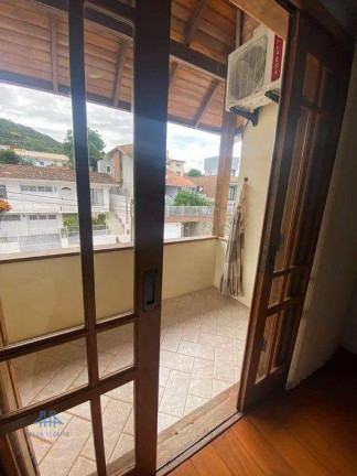Imagem Casa com 4 Quartos à Venda, 315 m² em Trindade - Florianópolis Imagem Casa com 4 Quartos à Venda, 315 m² em Trindade - Florianópolis