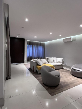 Imagem Casa com 3 Quartos à Venda, 250 m² Imagem Casa com 3 Quartos à Venda, 250 m²