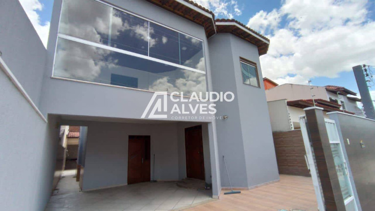 Casa com 5 Quartos à Venda, 200 m² em Cidade Nova - Feira De Santana