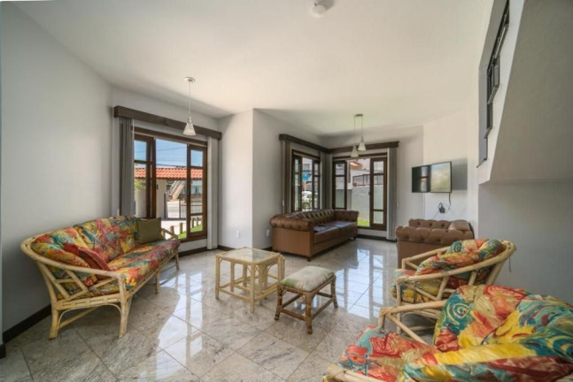 Casa com 5 Quartos à Venda,  em Canto Grande - Bombinhas