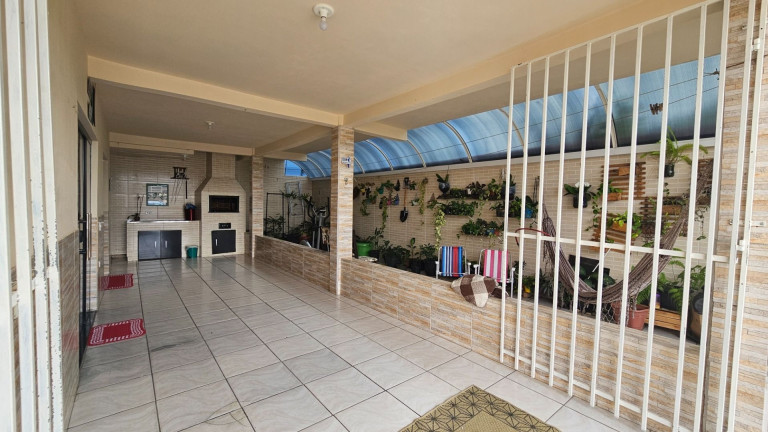Imagem Casa com 6 Quartos à Venda, 340 m² em Cajuru - Curitiba