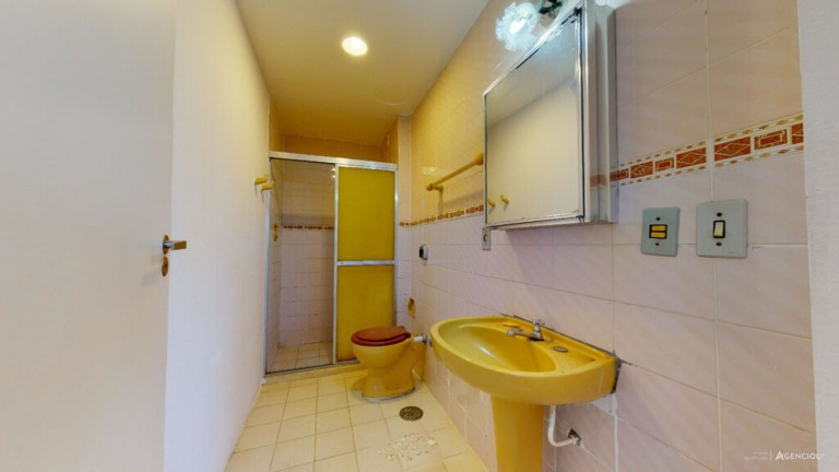 Imagem Imóvel com 2 Quartos à Venda, 74 m² em Menino Deus - Porto Alegre Imagem Imóvel com 2 Quartos à Venda, 74 m² em Menino Deus - Porto Alegre