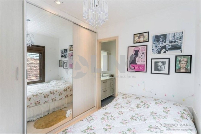Imagem Imóvel com 4 Quartos à Venda, 153 m² em Moinhos De Vento - Porto Alegre Imagem Imóvel com 4 Quartos à Venda, 153 m² em Moinhos De Vento - Porto Alegre
