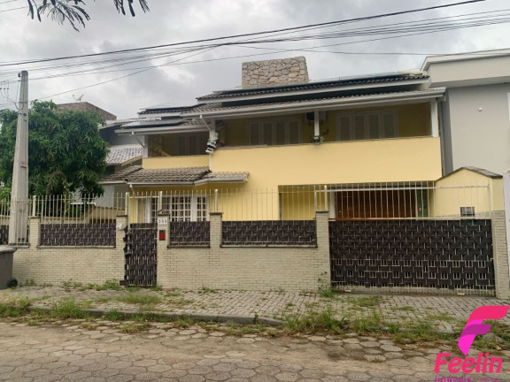Imagem Casa com 5 Quartos à Venda, 243 m² em Carianos - Florianópolis