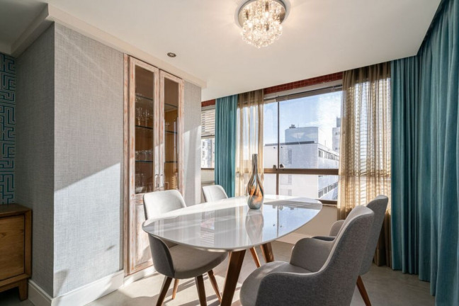 Imagem Imóvel com 3 Quartos à Venda, 238 m² em Menino Deus - Porto Alegre Imagem Imóvel com 3 Quartos à Venda, 238 m² em Menino Deus - Porto Alegre