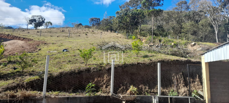 Imagem Imóvel com 3 Quartos à Venda, 3.000 m² em Laranjeiras De Caldas (rural) - Caldas Imagem Imóvel com 3 Quartos à Venda, 3.000 m² em Laranjeiras De Caldas (rural) - Caldas