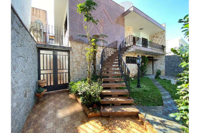 Casa com 3 Quartos à Venda, 250 m² em Jardim Piqueroby - São Paulo