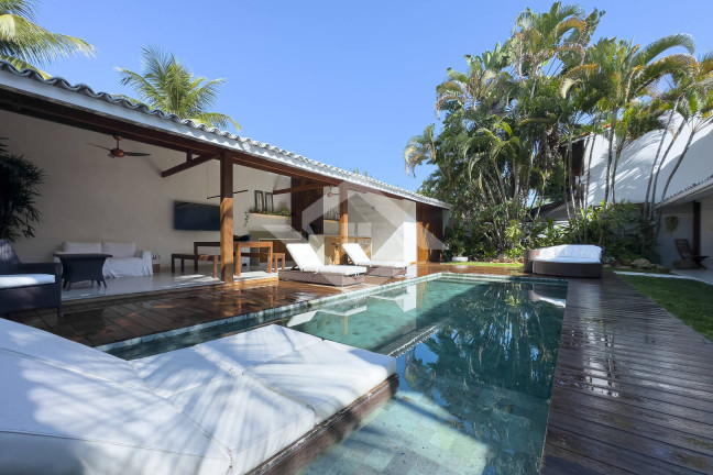 Imagem Casa com 6 Quartos à Venda, 430 m² em Barra Da Tijuca - Rio De Janeiro Imagem Casa com 6 Quartos à Venda, 430 m² em Barra Da Tijuca - Rio De Janeiro