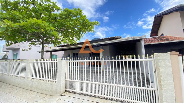 Casa com 3 Quartos para Alugar ou Temporada, 165 m² em Gravatá - Navegantes