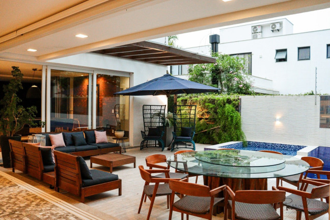 Imagem Casa com 4 Quartos à Venda, 450 m² em Jurerê - Florianópolis Imagem Casa com 4 Quartos à Venda, 450 m² em Jurerê - Florianópolis