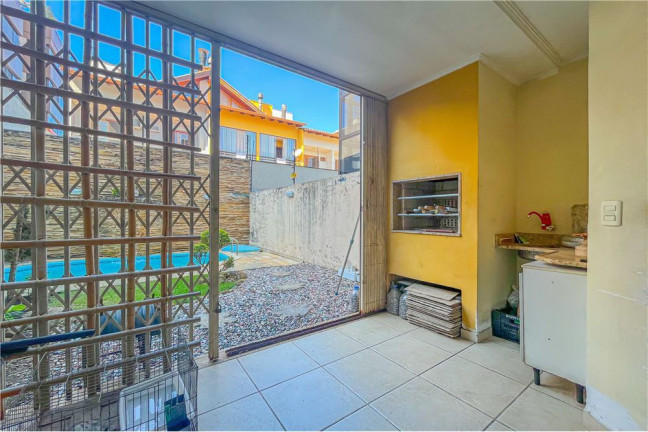 Imagem Casa com 3 Quartos à Venda, em Jardim Itu - Porto Alegre Imagem Casa com 3 Quartos à Venda, em Jardim Itu - Porto Alegre