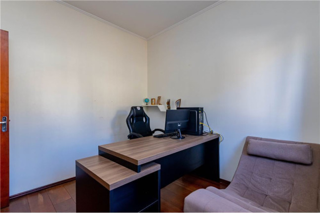 Imagem Casa com 4 Quartos à Venda, em Jardim Itu - Porto Alegre Imagem Casa com 4 Quartos à Venda, em Jardim Itu - Porto Alegre