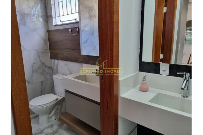 Imagem Casa com 3 Quartos à Venda, 199 m² em São João Do Rio Vermelho - Florianópolis Imagem Casa com 3 Quartos à Venda, 199 m² em São João Do Rio Vermelho - Florianópolis