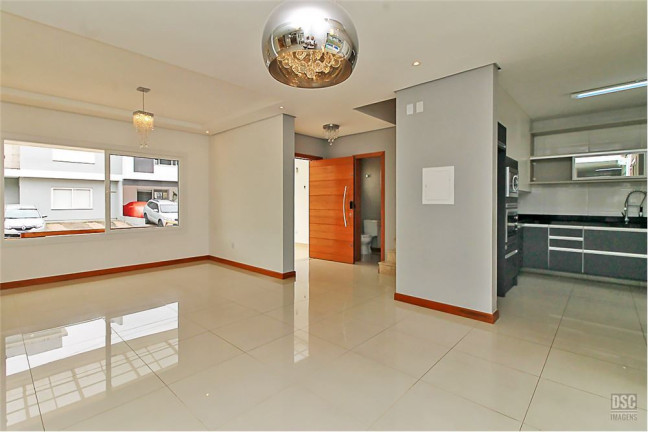 Imagem Casa com 3 Quartos à Venda, em Hípica - Porto Alegre Imagem Casa com 3 Quartos à Venda, em Hípica - Porto Alegre