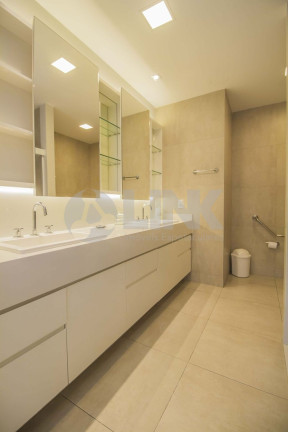 Imagem Apartamento com 4 Quartos à Venda, 251 m² em Moinhos De Vento - Porto Alegre