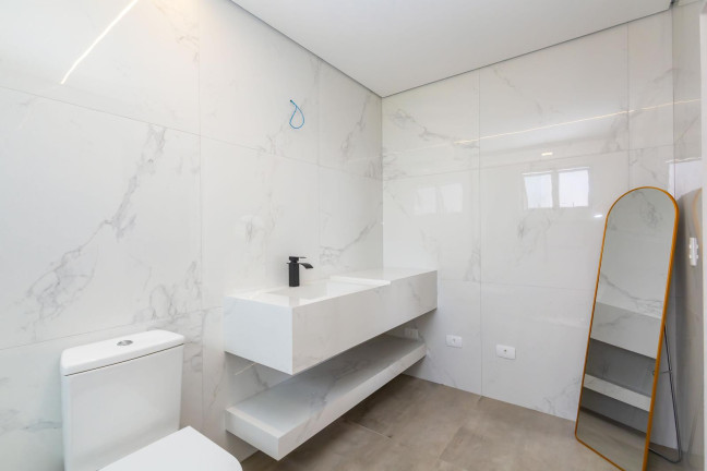 Imagem Casa com 3 Quartos à Venda, 190 m² em Santo Inácio - Curitiba Imagem Casa com 3 Quartos à Venda, 190 m² em Santo Inácio - Curitiba