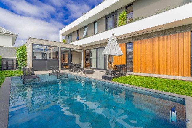 Casa com 3 Quartos à Venda, 431 m² em Santa Regina - Camboriú