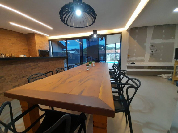Imagem Casa com 4 Quartos para Temporada, 150 m² em Zimbros - Bombinhas Imagem Casa com 4 Quartos para Temporada, 150 m² em Zimbros - Bombinhas