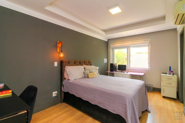 Imagem Casa com 3 Quartos à Venda, 290 m² em Guarujá - Porto Alegre Imagem Casa com 3 Quartos à Venda, 290 m² em Guarujá - Porto Alegre