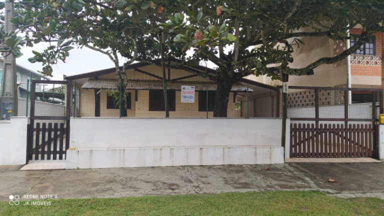Imagem Casa com 5 Quartos para Temporada, 110 m² em Barra Do Saí - Itapoá Imagem Casa com 5 Quartos para Temporada, 110 m² em Barra Do Saí - Itapoá