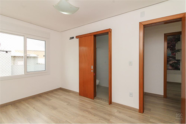 Imagem Casa com 3 Quartos à Venda, em Hípica - Porto Alegre Imagem Casa com 3 Quartos à Venda, em Hípica - Porto Alegre