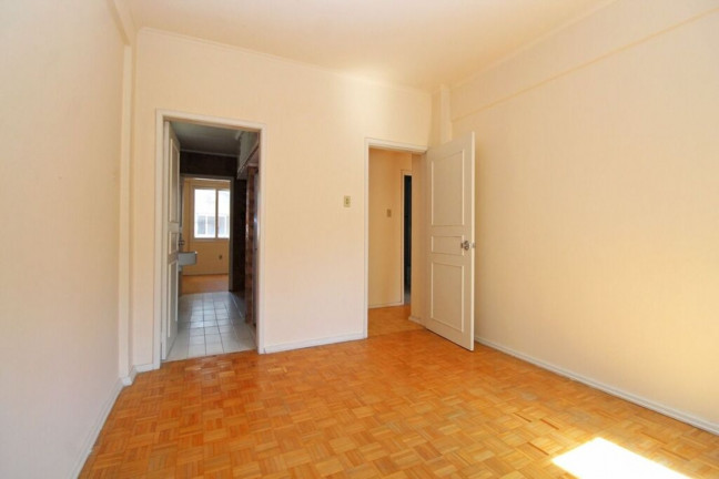 Imagem Imóvel com 3 Quartos à Venda, 135 m² em Independência - Porto Alegre Imagem Imóvel com 3 Quartos à Venda, 135 m² em Independência - Porto Alegre