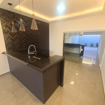 Imagem Casa com 3 Quartos à Venda, 170 m² em Lívia Iii - Botucatu