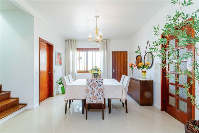 Imagem Casa com 4 Quartos à Venda, em Jardim Itu - Porto Alegre Imagem Casa com 4 Quartos à Venda, em Jardim Itu - Porto Alegre